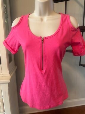 VENUS Hot Pink Cold-Shoulder Zip Front Tee